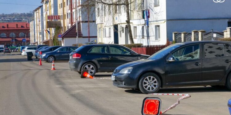 Curățenie în municipiul Suceava: În anumite zile din săptămînă, pentru un interval de timp stabilit, se va interzice parcarea mașinilor pe străzi. Proprietarii mașinilor care nu vor respecta programul vor fi amendați