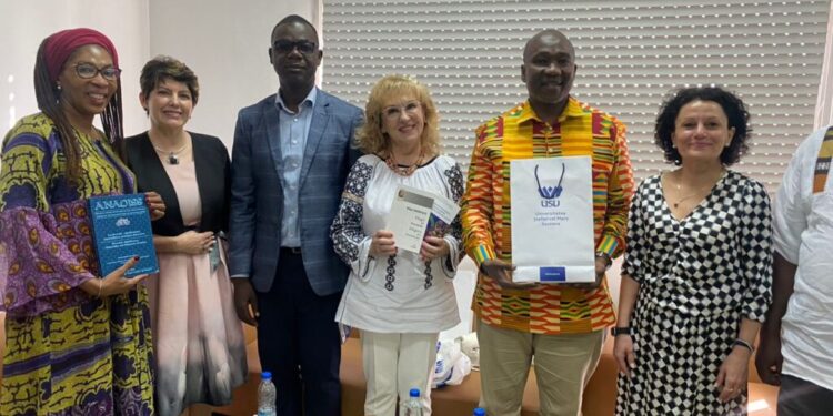 Universitatea suceveană, colaborare din ce în ce mai strînsă cu Universitatea din Abidjan, din Coasta de Fildeș, care are peste 60.000 de studenți și 13 specializări. O delegație a universității sucevene condusă de profesorul universitar doctor Sanda-Maria Ardeleanu se află în prezent la Abidjan