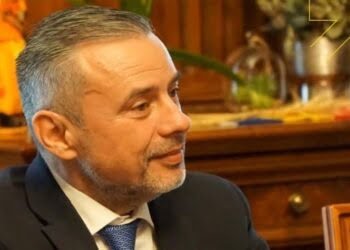 Deputatul PNL Ioan Balan, după ce deputatul PSD Gheorghe Șoldan a cerut demisia prefectului, ca urmare a modului cum s-a făcut deszăpezirea: Conducerea Prefecturii la nivel de prefect este PNL, iar subprefecții sînt de la PSD. Adică, dacă tot vorbim de demisii, putem vorbi despre demisii în lanț