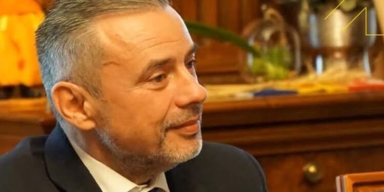 Deputatul PNL Ioan Balan, după ce deputatul PSD Gheorghe Șoldan a cerut demisia prefectului, ca urmare a modului cum s-a făcut deszăpezirea: Conducerea Prefecturii la nivel de prefect este PNL, iar subprefecții sînt de la PSD. Adică, dacă tot vorbim de demisii, putem vorbi despre demisii în lanț