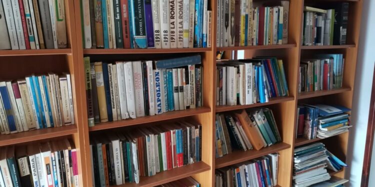 Biblioteca din Șcheia are un fond de carte de 30.000 de volume. Periodic se fac achiziții și se primesc și donații