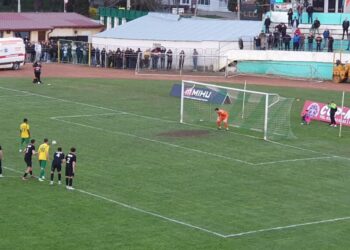 În prima etapă a play-off-ului, Foresta Suceava a făcut doar 1-1 acasă cu Ceahlăul Piatra Neamț. Problema nu este că Foresta nu a cîștigat, ci aceea că Foresta joacă mai slab ca în prima parte a campionatului. CSM Bucovina Rădăuți a pierdut acasă cu CSM Bacău, cu 1-0