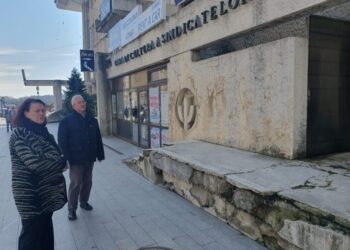 La Casa de Cultură Suceava s-au schimbat mochetele, sînt în curs de schimbare husele la scaune și s-au montat șase aparate de aer condiționat de mare capacitate. Primarul Lungu: Sînt optimist că vom găsi soluția legală și financiară să salvăm Casa de Cultură din Suceava