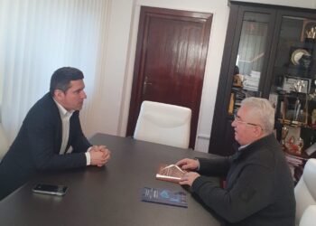 De Zilele Sucevei, concurs de șah în școli. Primarul Ion Lungu s-a întîlnit cu președintele Federației Mondiale de Șah în Școli, Vlad Ungureanu