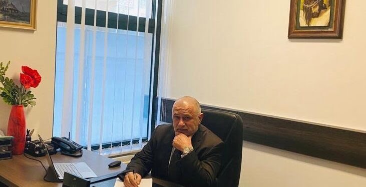 După 9 ani de aresturi preventive și procese, fostul procuror șef Dumitru Dîmbu a fost achitat. Faptele nu există. Au mai fost achitați fostul primar al Rădăuților Aurel Olărean și omul de afaceri Costel Babiuc. Sentința nu este definitivă