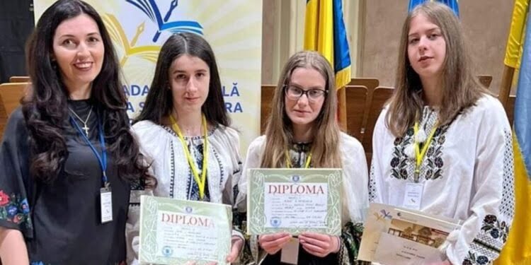 Petronela Perdei, de la Colegiul Tehnic Rădăuți, locul I la Olimpiada de Ucraineană. Profesorul îndrumător este Delia Martineac