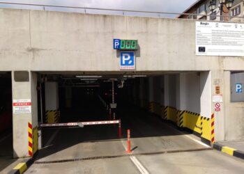 Parcarea subterană din centrul Sucevei, abandonată. Măcar să fie gratuită