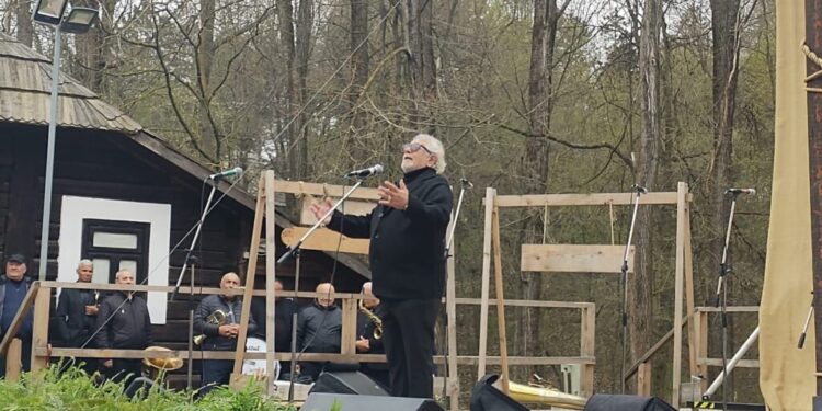 Ovidiu Lipan Țăndărică: Bucovina este sufletul tradițional. Aici am și prieteni, și la Suceava am sărbătorit primul Paște cînd eram elev. Am bătut toaca la Biserica ”Sfîntul Nicolae” din Centru