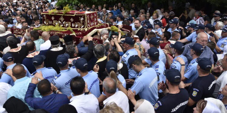 Pelerinajul de Florii va avea loc sîmbătă, 8 aprilie, începînd cu ora 15.30. Procesiunea va debuta la Catedrala „Nașterea Domnului” de pe Mărășești, unde un sobor de clerici condus de episcopul vicar Damaschin Dorneanul va oficia slujba Vecerniei Floriilor și va binecuvînta ramurile de salcie