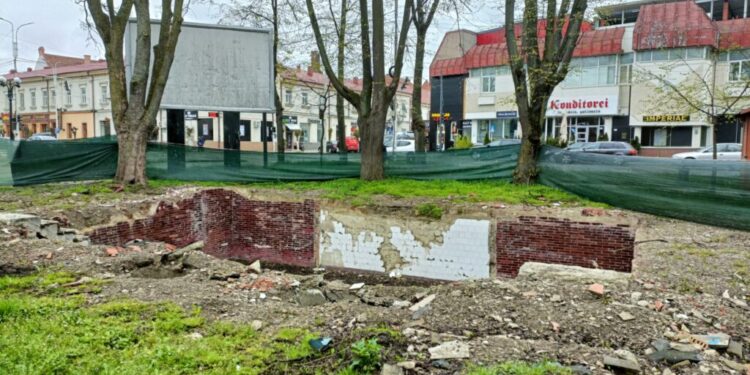 La Rădăuți se vor construi toalete moderne în fiecare cartier, inclusiv lîngă Catedrală, în locul toaletei care era nefuncțională și care a fost demolată