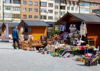 Tîrgul de Paști din centrul Sucevei, deschis pînă pe 21 aprilie. Viceprimarul Lucian Harșovschi: ”Vă așteptăm în centrul municipiului Suceava să savurați trecutul și tradiția într-un mod inedit și plin de culoare!”