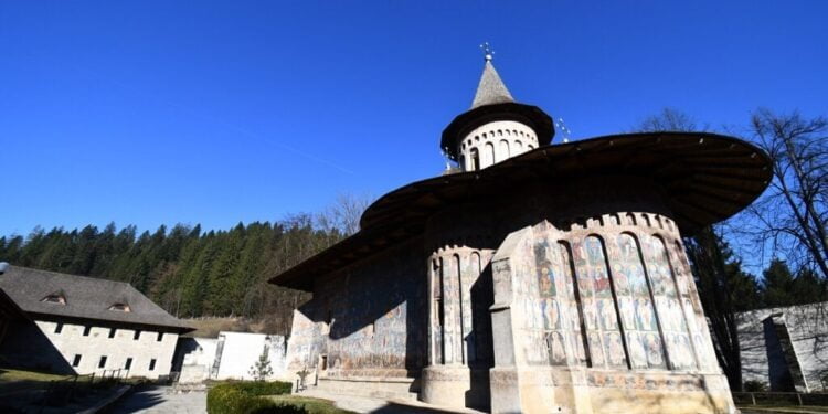 „Și turiștii străini au început încet, încet să reapară în Bucovina, chiar dacă sîntem în continuare cu războiul la graniță. Simțim o ușoară dezghețare a numărului de turiști străini care încep să viziteze Bucovina”