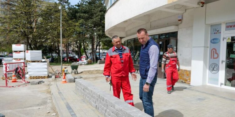 Reparații la trotuare, pavarea zonei pietonale și reamenajarea spațiilor verzi, în fața blocurilor T62 – Moto Velo, T48, T49, T69 și T96 – Vladrom (Foto)