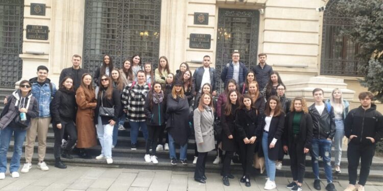 Studenți de la Facultatea de Economie a USV, vizită de studiu la Muzeul BNR