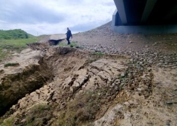 DRDP Iași a anunțat că se intervine pe șoseaua de centură a Sucevei, în zona unde s-au înregistrat alunecări de teren