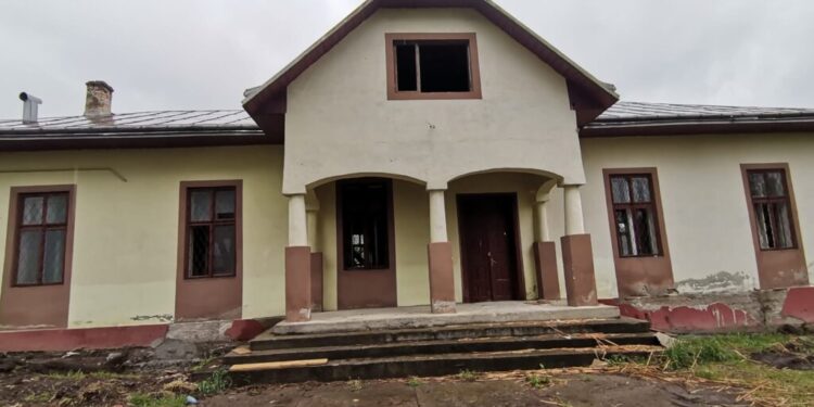 2,5 milioane de lei, pentru refacerea căminului cultural din Ipotești. Termen de execuție, 15 luni