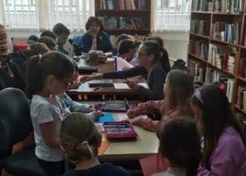 ”Școala altfel”, la Biblioteca Bucovinei. Managerul Gabriel Cărăbuș: Au fost și perioade cînd o clasă ieșea și alta intra. Au venit și cîte 70-80 de copii în același timp și a trebuit să-i împărțim în mai multe grupe ca să poată fi gestionabilă situația