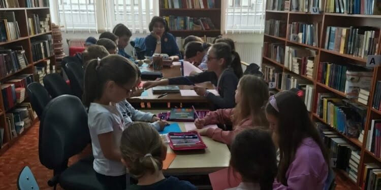 ”Școala altfel”, la Biblioteca Bucovinei. Managerul Gabriel Cărăbuș: Au fost și perioade cînd o clasă ieșea și alta intra. Au venit și cîte 70-80 de copii în același timp și a trebuit să-i împărțim în mai multe grupe ca să poată fi gestionabilă situația