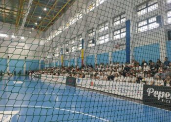 După un final pe muchie de cuțit, CSU Suceava a făcut egal cu HC Buzău și a reușit să se salveze de la barajul pentru menținerea în prima ligă de handbal a României. Suceava a avut noroc că CSU Vaslui a pierdut meciul disputat pe teren propriu cu CSM Focșani