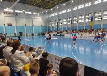 După un final pe muchie de cuțit, CSU Suceava a făcut egal cu HC Buzău și a reușit să se salveze de la barajul pentru menținerea în prima ligă de handbal a României. Suceava a avut noroc că CSU Vaslui a pierdut meciul disputat pe teren propriu cu CSM Focșani