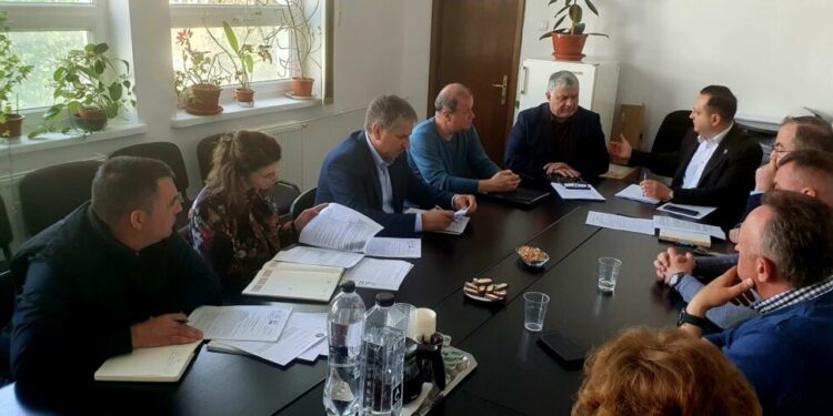 Amenzi de 90.000 de lei, pentru poluarea rîului Bistrița cu ape de mină în zona Broșteni