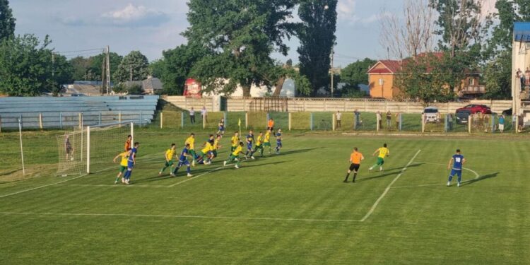 Cu un singur fotbalist pe teren, Samson, Foresta a smuls un egal, în deplasare, cu modesta echipă CSM Rîmnicu Sărat și este favorită pentru calificarea în finala barajului de promovare în Liga a II-a (Foto)