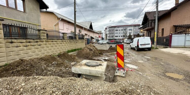 Covor asfaltic, trotuare și o nouă rețea de colectare a apelor pluviale pe strada Fagului