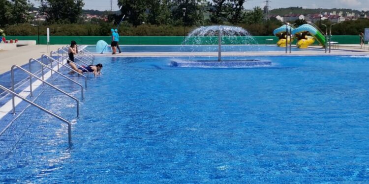 Ștrandul de la Ițcani a fost inaugurat. Pe 1 și 2 iunie intrarea este liberă. Sînt 100 de locuri de parcare. Autobuzul cu numărul 5, pentru Ițcani, va circula din 15 în 15 minute (Foto)