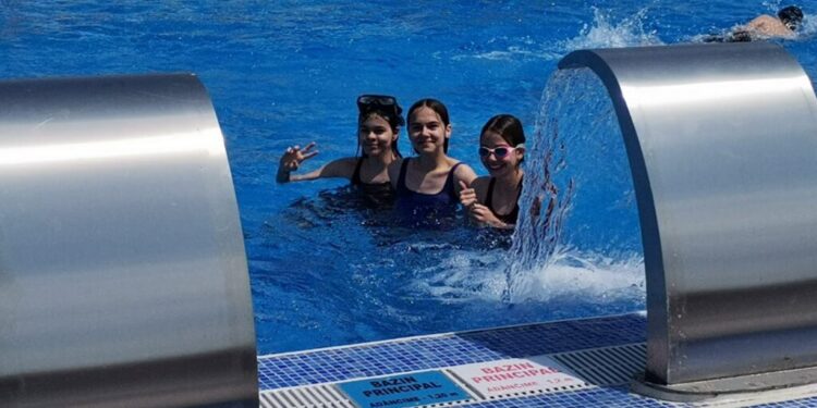 Ștrandul de la Ițcani a fost inaugurat. Pe 1 și 2 iunie intrarea este liberă. Sînt 100 de locuri de parcare. Autobuzul cu numărul 5, pentru Ițcani, va circula din 15 în 15 minute (Foto)