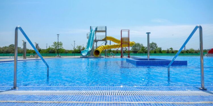 Ștrandul de la Ițcani a fost inaugurat. Pe 1 și 2 iunie intrarea este liberă. Sînt 100 de locuri de parcare. Autobuzul cu numărul 5, pentru Ițcani, va circula din 15 în 15 minute (Foto)