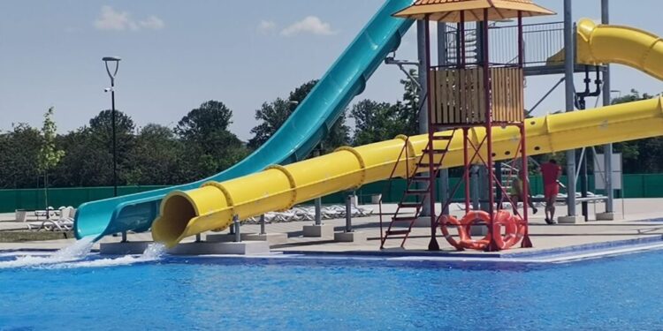 Ștrandul de la Ițcani a fost inaugurat. Pe 1 și 2 iunie intrarea este liberă. Sînt 100 de locuri de parcare. Autobuzul cu numărul 5, pentru Ițcani, va circula din 15 în 15 minute (Foto)