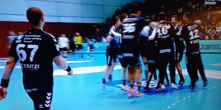 După un meci pe care l-a controlat de la un capăt la altul, deseori autoritar, echipa de handbal masculin a Sucevei a cîștigat bronzul la Cupa României. În finala mică, CSU a trecut de puternica echipă CSM București