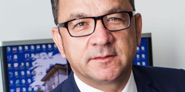 Un client educat este căutat de toate băncile. Pentru că înțelege produsele și serviciile bancare, le folosește și le recomandă și altora – Doru Bulată, Exim Banca Românească