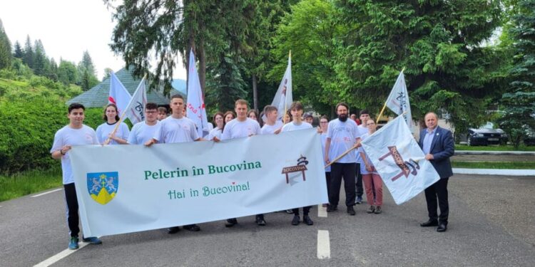 Prima zi a programului ”Pelerin în Bucovina”: Tineri pe traseul care leagă mănăstirile Sucevița și Putna