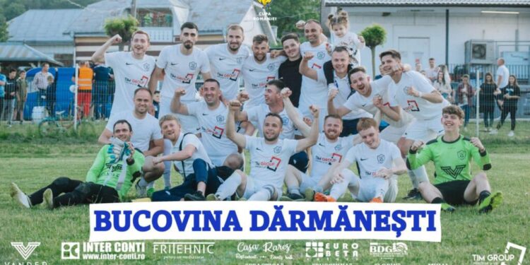 Un tînăr IT-ist care a studiat în Danemarca și care lucrează online pentru o firmă de Danemarca se ocupă de echipa de fotbal Bucovina Dărmănești, care a ajuns pînă în finala fazei județene a Cupei României