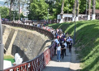 În minivacanța de 1 iunie și Rusalii, cea mai mare aglomerație a fost la Cetatea de Scaun a Sucevei. A fost aglomerat și la Mănăstirea ”Sf. Ioan”, la ștrandul de la Ițcani, în Parcul Șipote și în zonele de agrement de pe Tătărași și din Lunca Sucevei