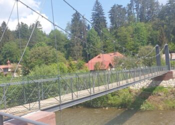 Puntea pietonală de peste rîul Moldova, reabilitată. Lucrările au costat 300.000 de lei