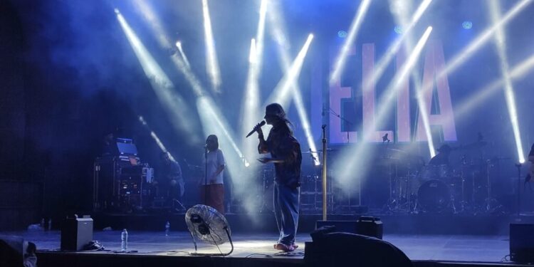 15.000 de spectatori în centrul Sucevei, la concertul Deliei, care nu și-a uitat acasă carisma și a avut grijă să se prezinte în fața publicului cu rezervorul de energie încărcat la maxim (Foto)