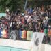 Foresta Suceava a ratat uluitor în trei rînduri pe final de meci și nu a reușit decît un 0-0 cu Ceahlăul Piatra Neamț, în manșa tur a barajului pentru promovarea în Liga a II-a. Meciul decisiv va fi la Piatra Neamț miercuri, 7 iunie. 10 autocare sînt pregătite pentru a-i transporta pe suporterii suceveni, gratuit, la meci (Foto)