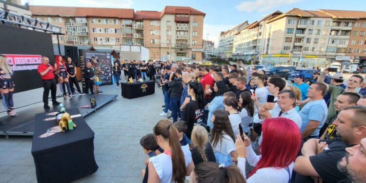 Gala de kickboxing din șanțul Cetății de Scaun a Sucevei ”va fi un show spectaculos. Au venit foarte mulți luptători din străinătate și, de aceea, cred că va fi interesant”