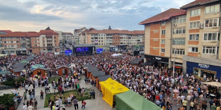 Băieții fără de care spectacolele nu ar fi fost așa spectacole