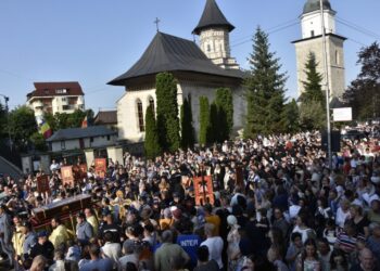 40.000 de oameni la procesiune și în curtea Mănăstirea Sfîntul Ioan cel Nou între 22 și 25 iunie.  ”A fost o măsură foarte bună aceasta ca procesiunea cu moaștele Sfîntului Ioan să aibă loc pe 22 iunie de la ora 18.00, și nu pe 24 iunie, de hram, pe la orele prînzului”