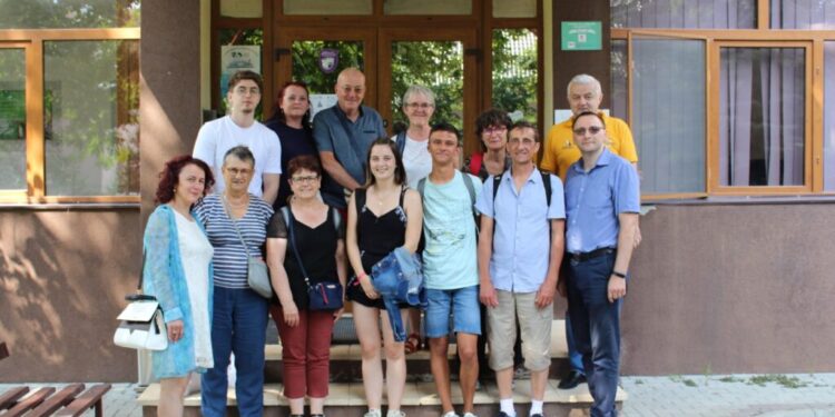 Elevi și profesori de la Colegiul ”Andronic Motrescu” din Rădăuți, participanți la un eveniment intercultural cu ocazia Zilei Naționale a Franței (Foto)