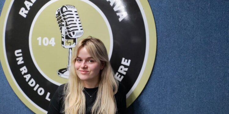 Clara Avram, șefă de promoție la Colegiul Național ”Mihai Eminescu” Suceava, a avut doar trei medii de 9 în tot liceul. Cu toate că pasiunea ei era matematica, Clara a terminat la specializarea științe sociale – intensiv engleză, iar acum și-a depus dosarul la trei facultăți din cadrul universității clujene