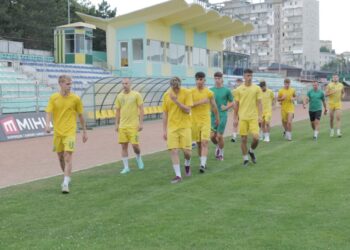 Surpriză! În ciuda haosului financiar și organizațional, jucătorii Forestei Suceava s-au reunit. Vicepreședintele demisionar al Forestei, Marian Bordeianu, spune că trei sferturi dintre jucători au rămas și că se așteaptă ca antrenorul demisionar, Dorin Goian, să revină! (Foto)