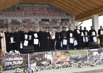 30 de preoți din localitate, dar și de la parohii din Italia, Germania, Anglia, Austria și de la Muntele Athos, cetățeni de onoare ai comunei Cornu Luncii