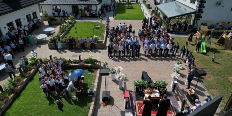 La Horodnic de Sus s-a inaugurat o cantină socială, unde primăria acordă o masă caldă și elevilor de la școala generală din comună în timpul anului școlar