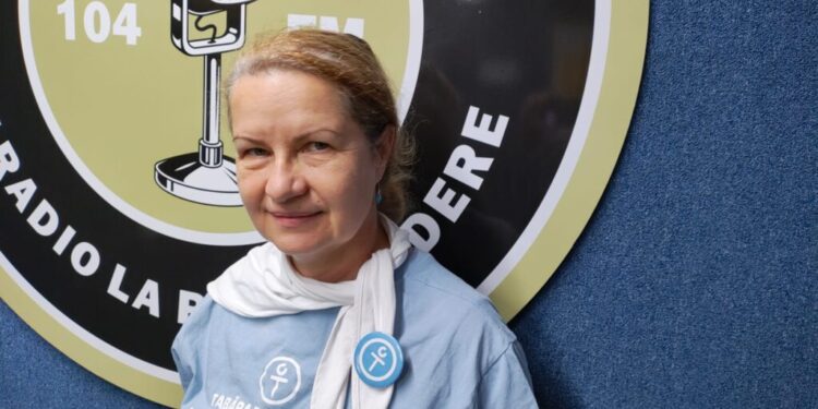 Școală de vară organizată de Edu-Max. Profesoara Manuela David: Una dintre ideile pe care le avem e să-i învățăm să socializeze în acest timp de pauză de la școală pe care-l petrec împreună, nu să vină pauza și iar să scoată device-ul și să se uite pe telefon să vadă ce s-a mai întîmplat