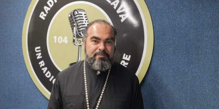 Preotul Mihai Cobziuc: ”Cei care sînt în afară, că studiază, că muncesc, devin mai patrioți și conștientizează și își iubesc mai mult patria, neamul și familia”