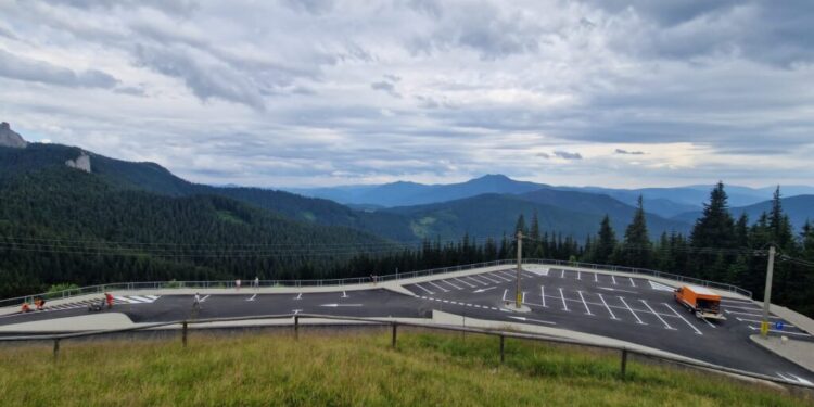 Parcare panoramă pe Rarău, cu două locuri pentru autocare și 40 pentru autoturisme